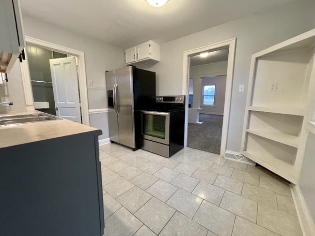 Building Photo - 404 N 64th St