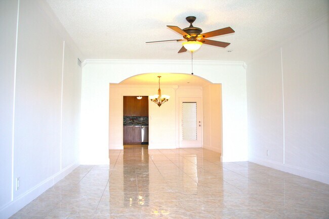 Building Photo - 300 Waterway Dr S