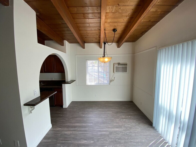 Building Photo - 3728 S Bentley Ave