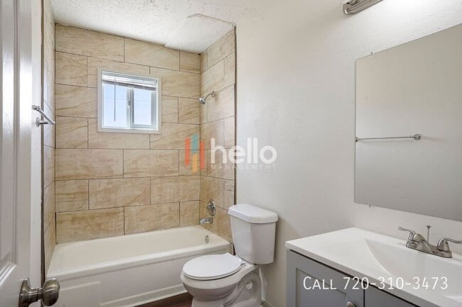 Building Photo - 984 E Saxony Dr