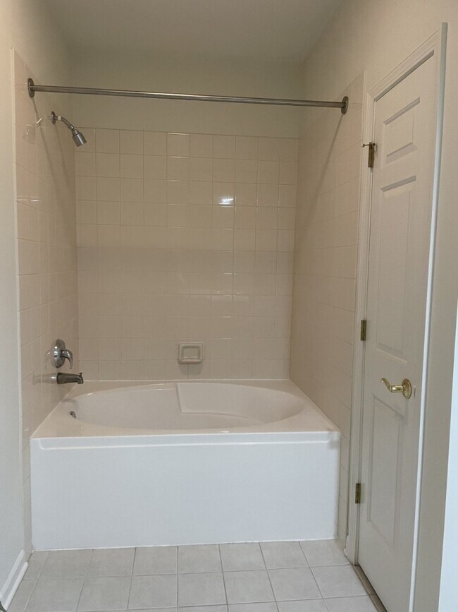 Building Photo - 1914 Farnsworth Ln