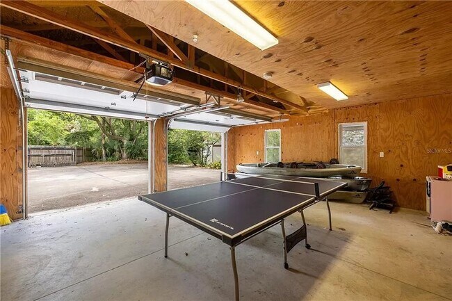 Building Photo - 2 Bed 2 Bath House in Duckpond with 2 Car Garage!