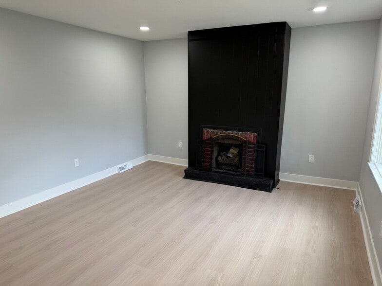 Building Photo - 1115 Fairdale St