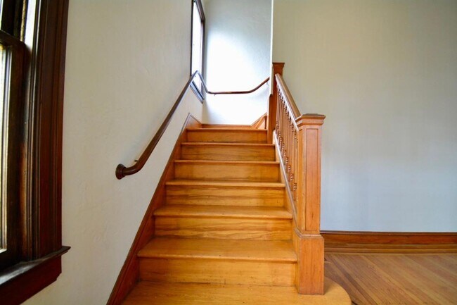 Building Photo - Beautifully Restored, Historic 3 BR + Bonus Room | 1 BA home in the Parkside/Sunset District