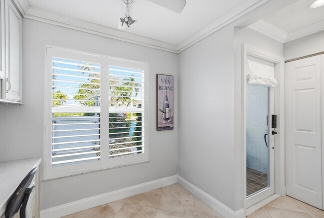 Building Photo - 842 SE 19th Ave