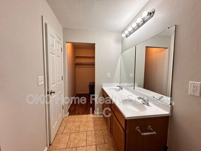 Building Photo - 4501 SE 78th St