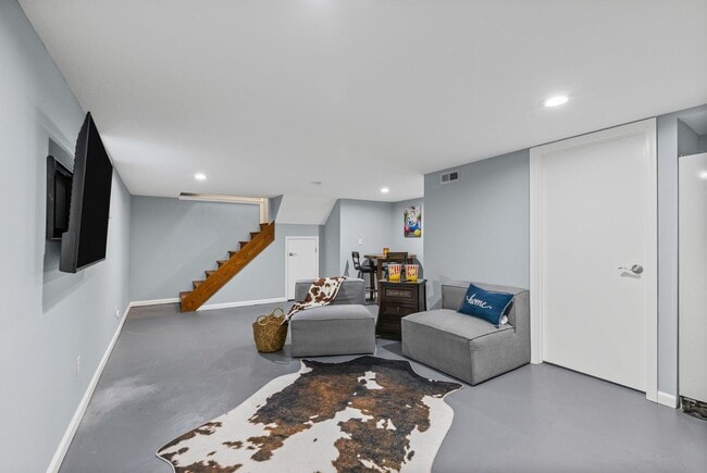 Building Photo - 805 W Ash St