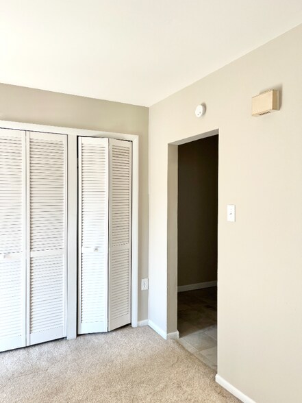 Building Photo - 1023 W Lancaster Ave