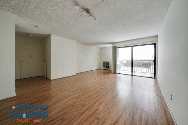 Building Photo - 6827 Whitsett Ave