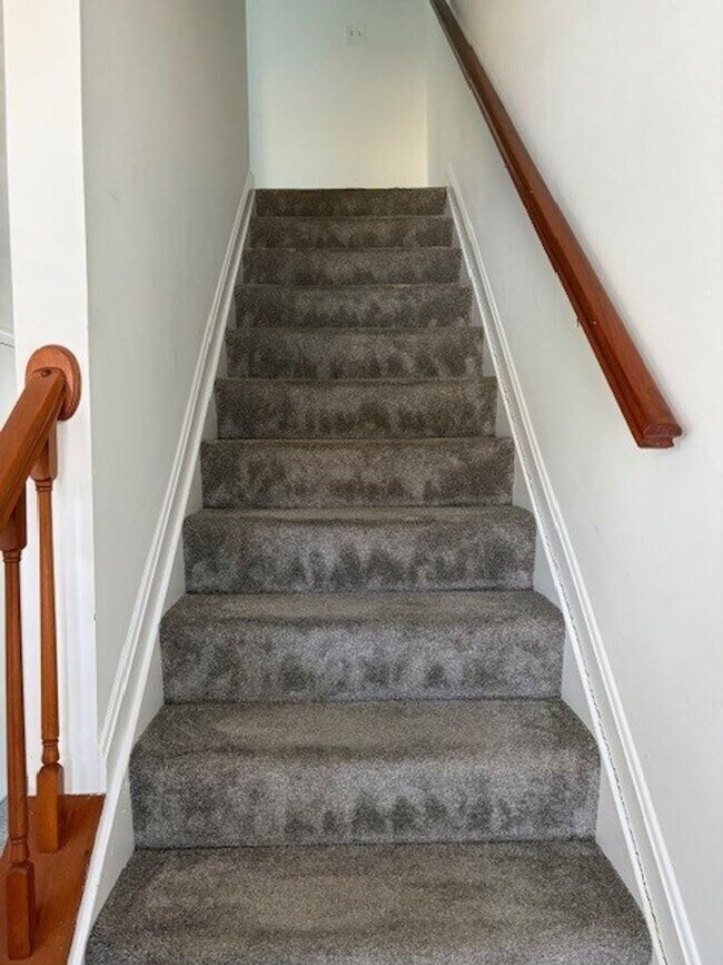 Building Photo - Large End Unit Townhome near Downtown Annapolis and Navy Stadium!