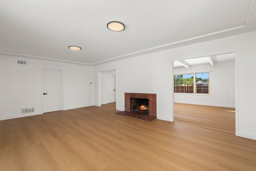 Building Photo - 456 Casselman St