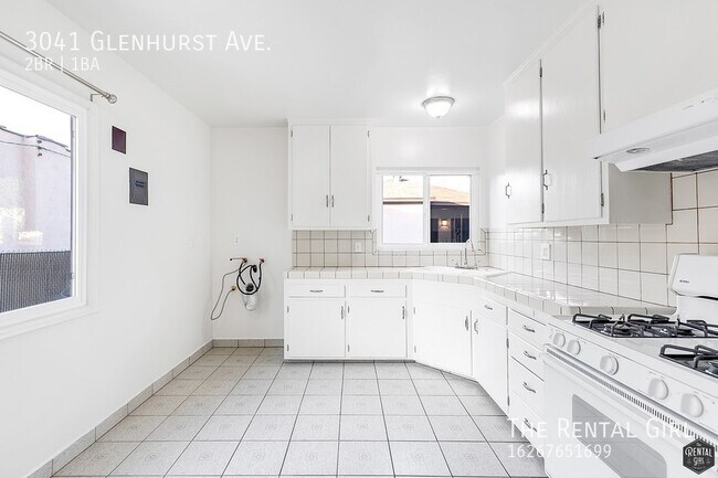 Building Photo - 3041 Glenhurst Ave