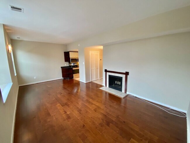 Building Photo - Dupont - West End Fabulous studio with decorative Fireplace & W/D