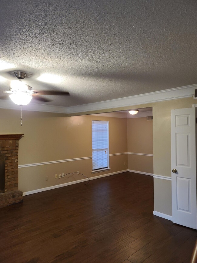 Building Photo - 5856 Jardin Pl