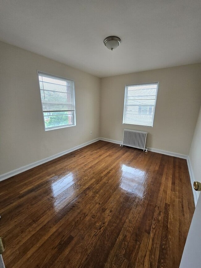 Building Photo - 136 Kenilworth Avenue Northeast
