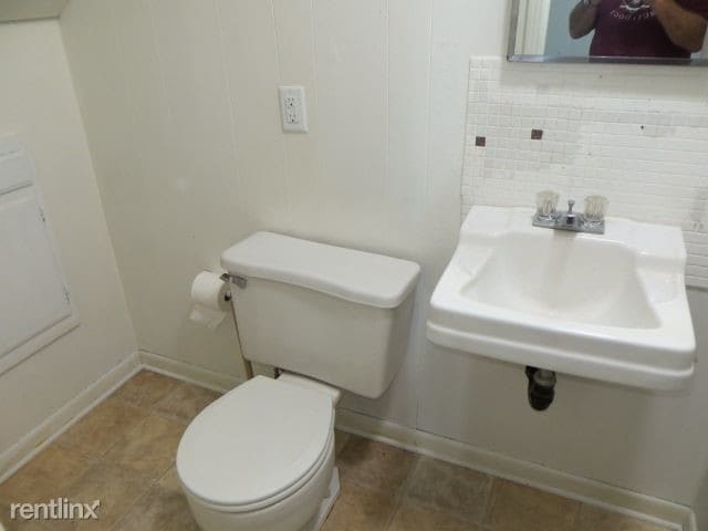 Building Photo - 3 br, 1.5 bath House - 244 Lower Myrick Rd