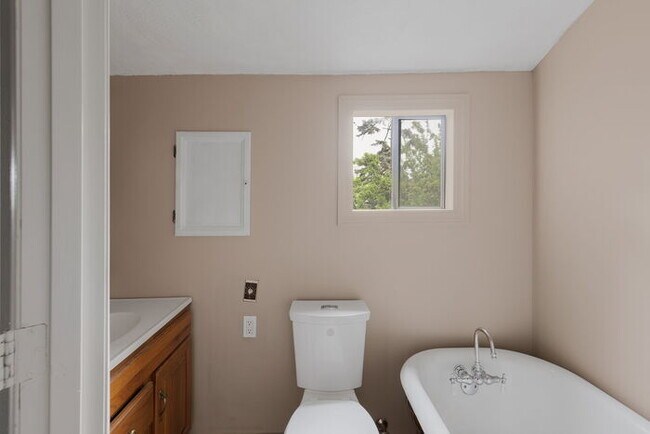 Building Photo - FOUR BEDROOM CHARMER WITH ADU IN CASTLE ROCK
