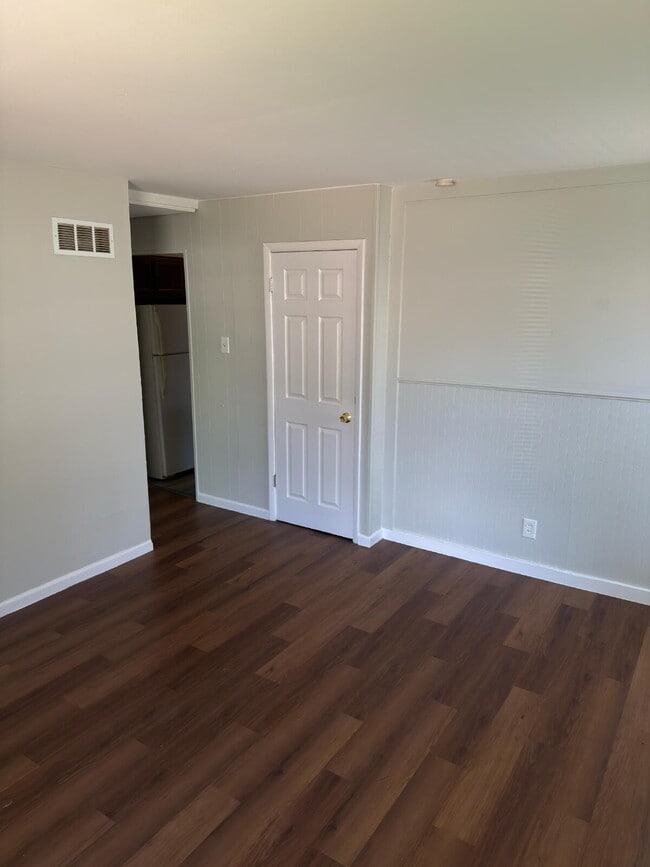 Building Photo - 10359 Renfrew Dr