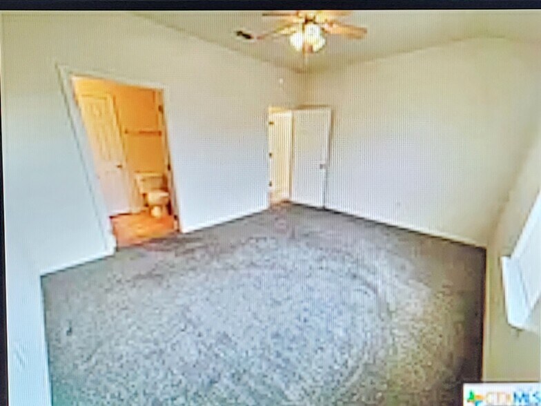 BEDROOM - 900 Yi Dr