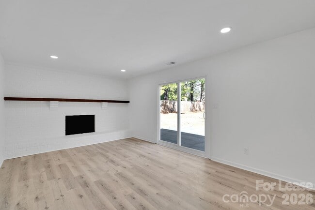 Building Photo - 7404 Shadowlake Dr