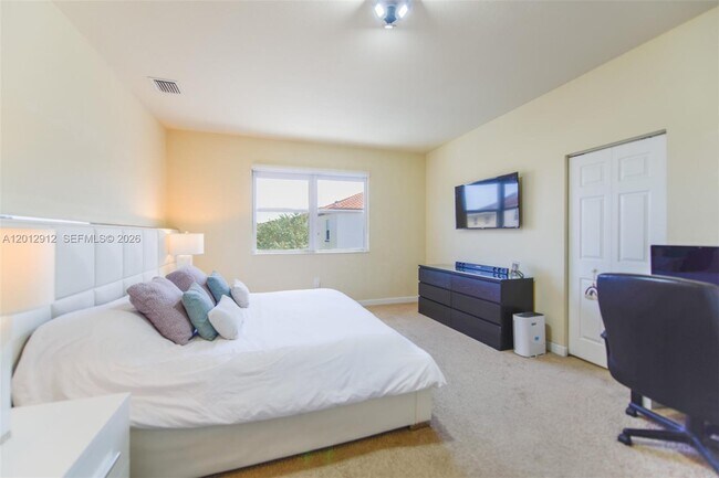 Building Photo - 9101 SW 169th Pl