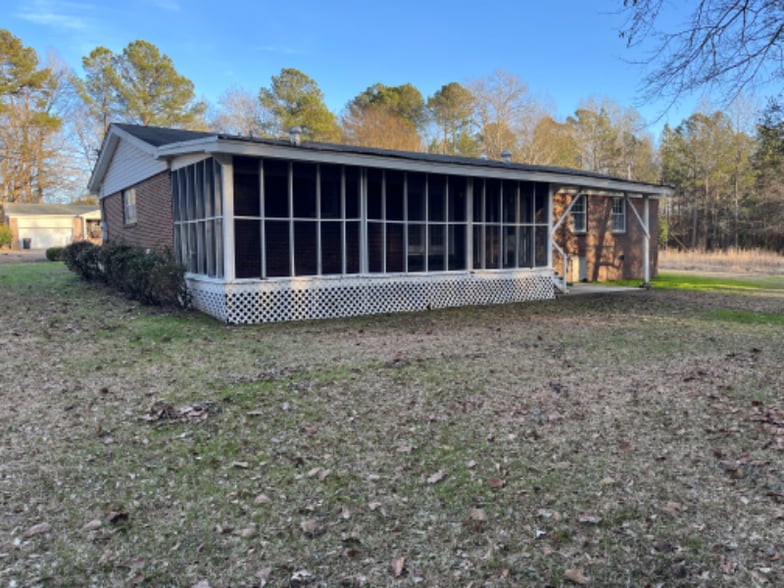 Building Photo - 2840 Shady Ln W