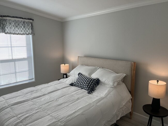 Building Photo - 343 Talbot St