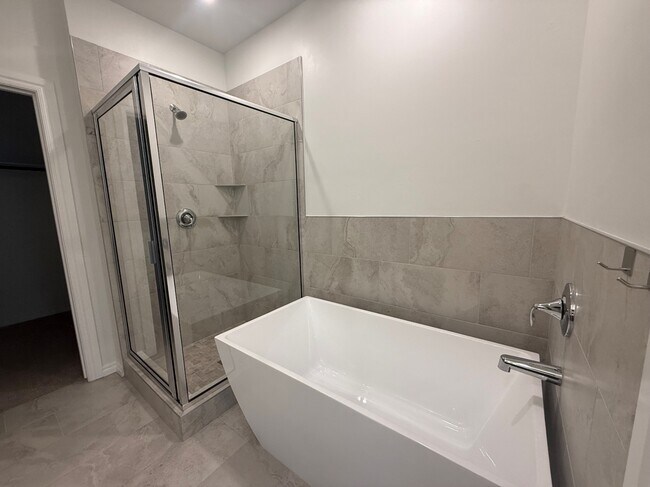 Building Photo - 9048 NW 149th Ter