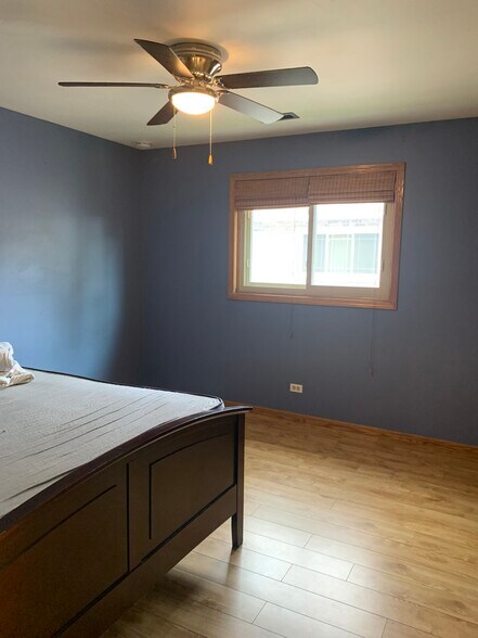 Building Photo - 8826 N Chester Ave