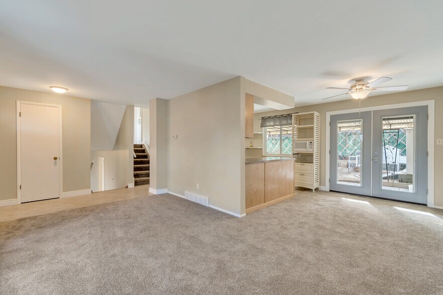 Primary Photo - 7051 Pierce St