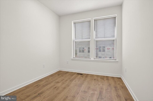 Building Photo - 43793 Mystic Maroon Ter