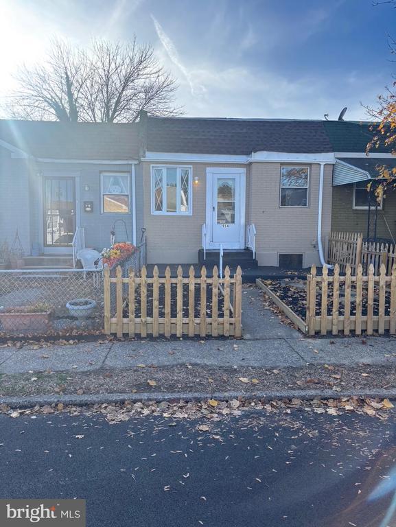 Building Photo - 914 Burnside Rd