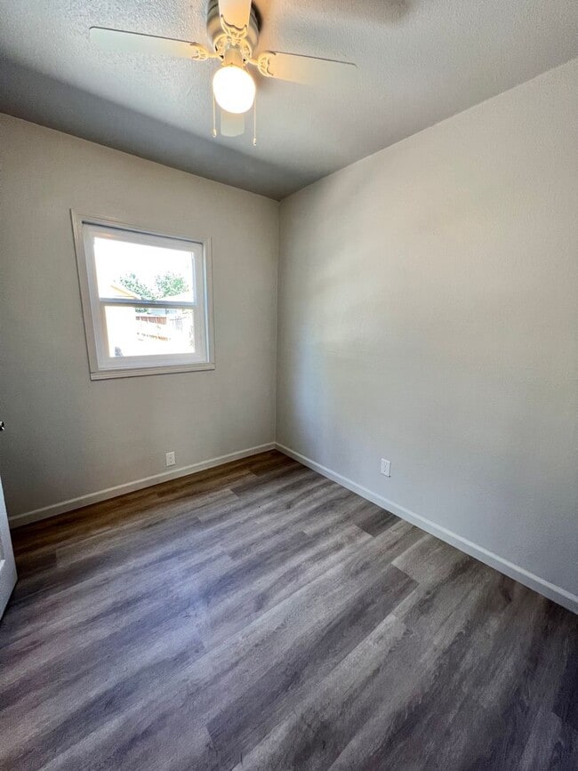 Building Photo - Charming 2 Bedroom, 1 Bathroom Home - Refreshed Interior