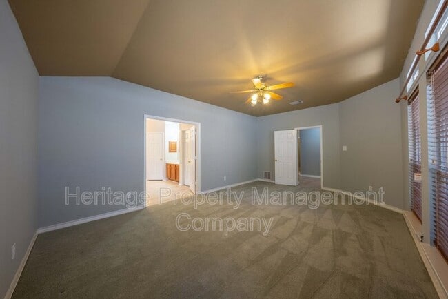 Building Photo - 1435 Bluff Forest