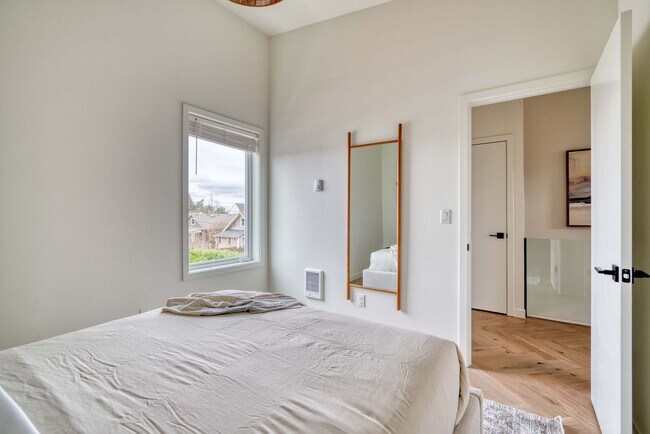 Building Photo - 5012-5022-5022 NE 26th Ave