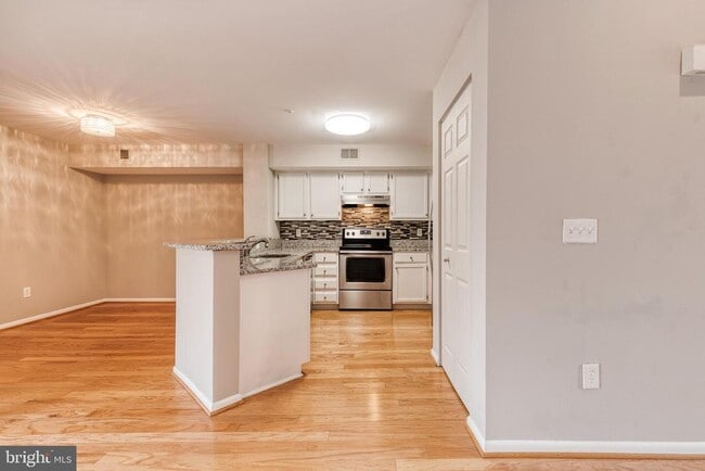 Building Photo - 20 Sandstone Ct