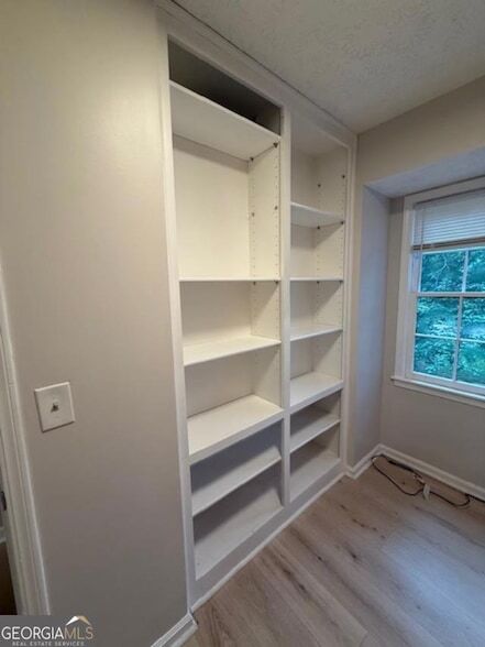 Building Photo - 977 Bramwell Ln