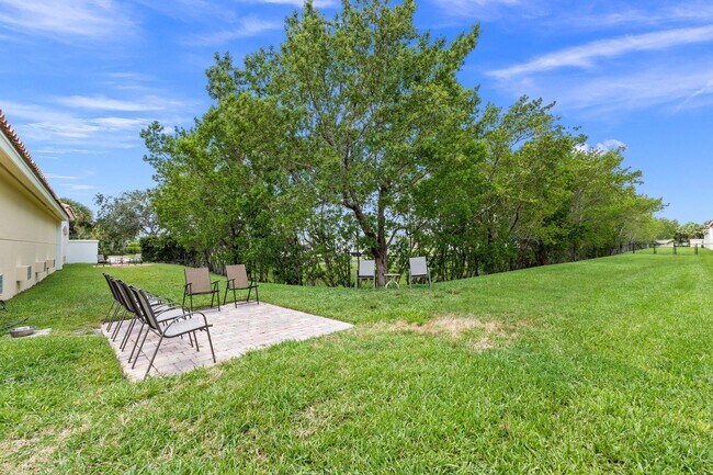 Building Photo - 17 Harbour Isle Dr W