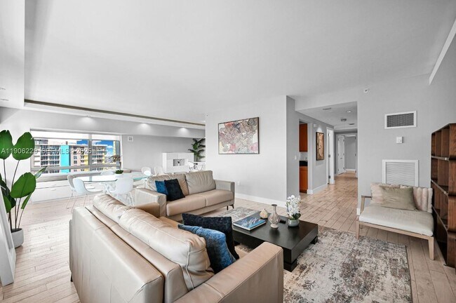 Building Photo - 1435 Brickell Ave