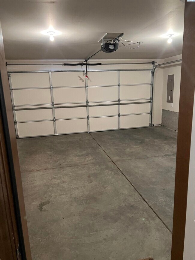 Building Photo - 337 Temple Meadow Ln