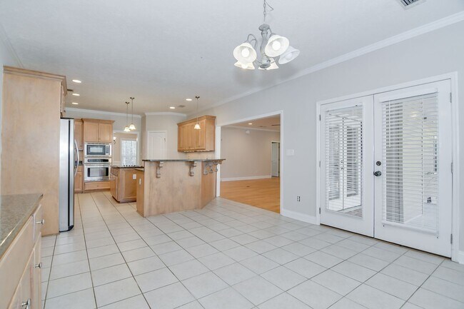 Building Photo - Large House on 3.5 Acres in Harlem