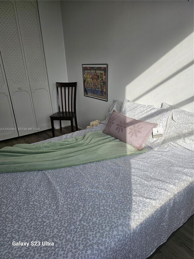 Building Photo - 20400 W Country Club Dr