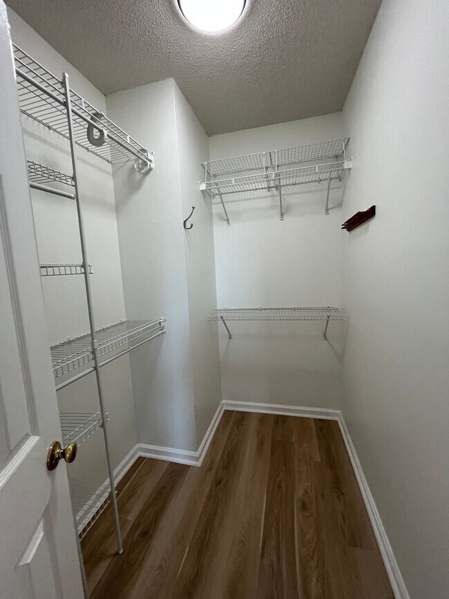 Building Photo - Discover this well-maintained 3-bedroom, 2-bath home in Carriage Hills