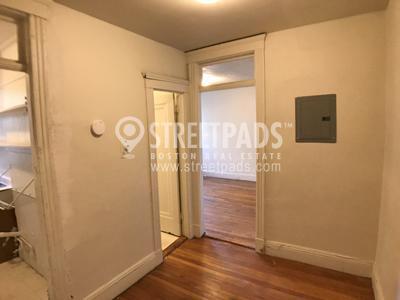 Building Photo - bedroom in Boston MA 02215