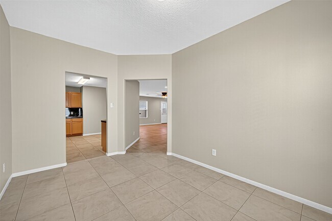 Building Photo - 3343 Apple Dale Dr