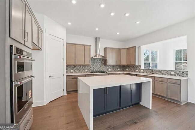 Building Photo - 2815 Medford Dr