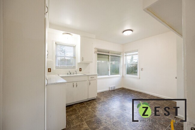 Building Photo - 2 BED 1 BATH SINGLE FAMILY HOME OPEN HOUSE...