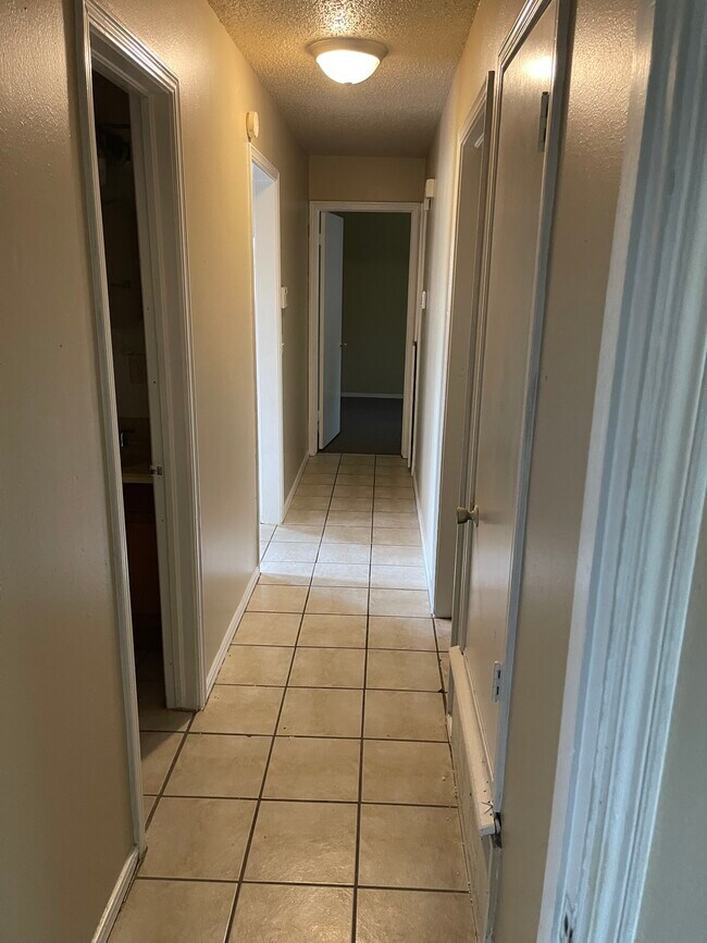 Building Photo - 5818 NW 33rd St