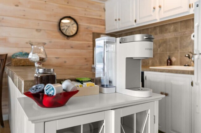 Building Photo - 12 Harris Ave