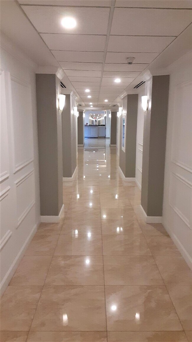 Building Photo - 2121 N Ocean Blvd